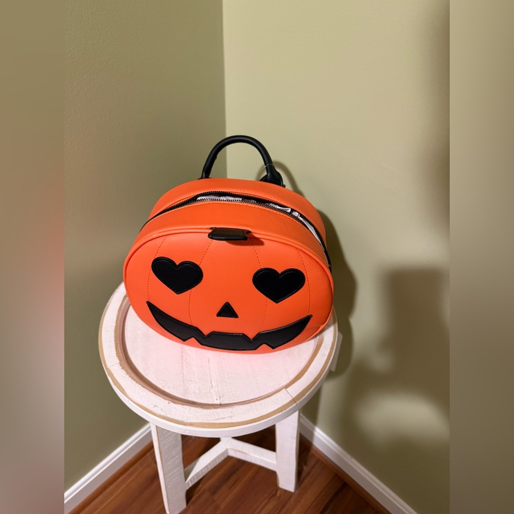 HOT TOPIC pumpkin heart eyes mini backpack, NWT!